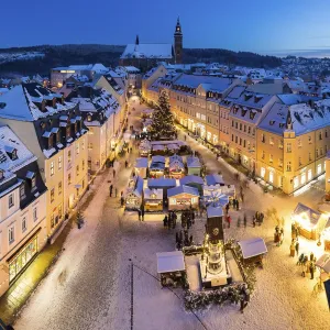 The snow-covered Christmas market with St Wolfgang's church seen from the town hall tower The snow-covered Christmas market with St Wolfgang's church seen from the town hall tower