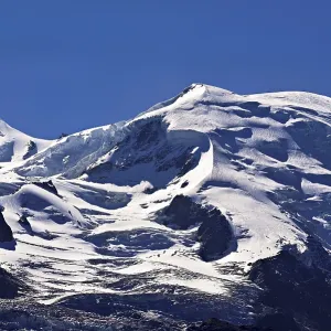 Snow-covered Dome du Gouter
