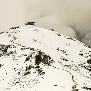 After snowfall in May: Hiking trail from the Kanzelwandbahn mountain station to the Fellhorn After snowfall in May: Hiking trail from the Kanzelwandbahn mountain station to the Fellhorn