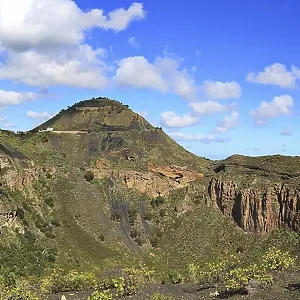 Vue spectaculaire du cratère Bandama avec ciel bleu, Grande Canarie, Espagne