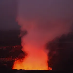 Steaming hole of the kilauea volcano