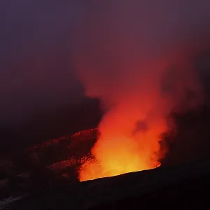 Steaming hole of the kilauea volcano