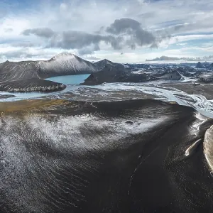 Cette vue panoramique impressionnante capture l'immensité.