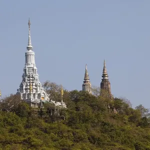 Stupas on Phnom Oudong, Phnom Preah Rajeatrob