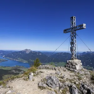 Summit cross on Rettenkogel with Wolfgangsee Summit cross on Rettenkogel with Wolfgangsee