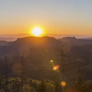 Sunrise at Bernhardstein viewpoint with views of Pfaffenstein and Gohrisch