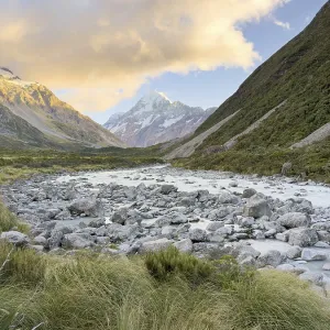 Sunrise on the Hooker Valley Track hiking trail