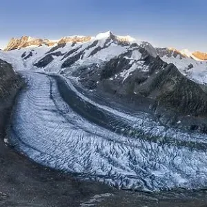 Sunrise, left Schreckhorn hut and Schreckhorn Sunrise, left Schreckhorn hut and Schreckhorn