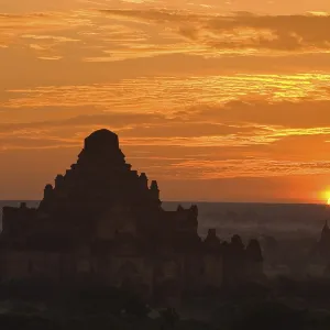 Sunrise over the temples of Bagan