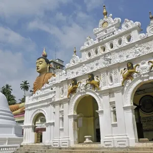 Tallest buddha statue in Sri Lanka