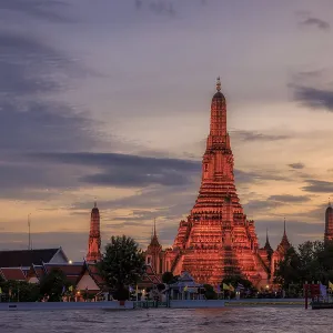 The Temple of Dawn, Wat Arun, glows in the fading light The Temple of Dawn, Wat Arun, glows in the fading light