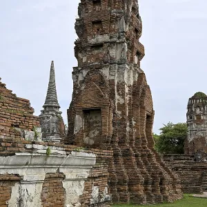 Temple ruins at Wat Mahathat, Temple of the Great and Holy Relic