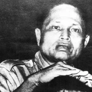 Thakin Soe split with the main Communist party of Burma in August 1946 and set up the Communist Party (Red Flag)