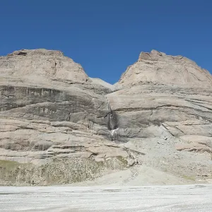 Tibetan Buddhism, waterfall, pilgrimage route to the sacred Mount Kailash
