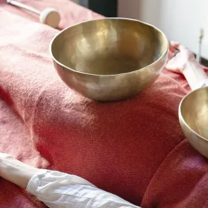 Tibetan singing bowl in sound therapy Tibetan singing bowl in sound therapy
