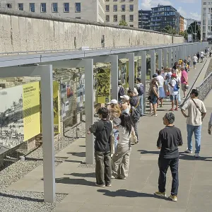 Tourists, open-air exhibition, Topography of Terror Documentation Centre