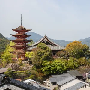 Toyokuni Shrine and Senjokaku Pavilion Toyokuni Shrine and Senjokaku Pavilion