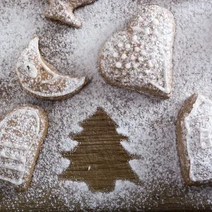 Traces of missing cookie from plate