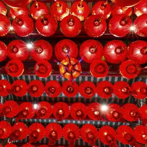 Traditional Chinese lanterns, numerous lanterns hanging from the ceiling