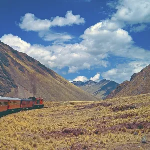 Train ride through the Andean highlands between Cusco and Puno