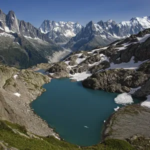 The turquoise-coloured mountain lake Lac Blanc