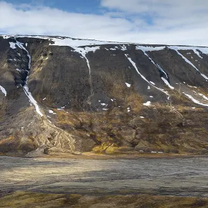 Side valley of Aventdalen, mountain Side valley of Aventdalen, mountain
