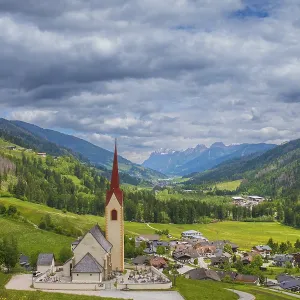 View of the church of Winnebach with the valley behind it View of the church of Winnebach with the valley behind it