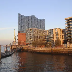 View on Elbphilharmonie and modern apartement buildings View on Elbphilharmonie and modern apartement buildings