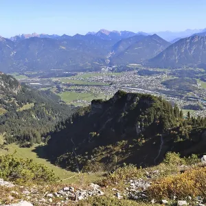 View from the Hahnenkamm to the south over the Lechtal to the Lechtal Alps View from the Hahnenkamm to the south over the Lechtal to the Lechtal Alps