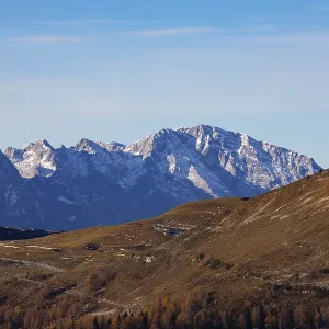 View from Hoher Zinken to Trattbergalm with Hoher Goell