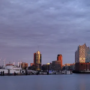 View over the Norderelbe to Elbe Philharmonic Hall
