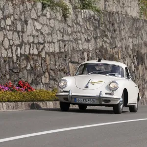Front view of the Porsche 356 B with starting number 89