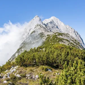 View along the ridge of the Mieminger Kette with summit Karkopf and Hochwand