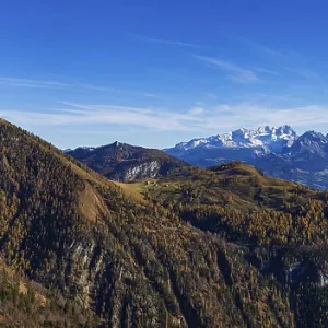 View from Trattberg Alm to Alpbichlalm and Dachstein Massif