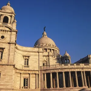 Side view of Victoria Memorial, Built between 1906 and 1921 in memory of Queen Victoria Topped with moving angel Statue, Kolkata, West Bengal, India, Asia Side view of Victoria Memorial, Built between 1906 and 1921 in memory of Queen Victoria Topped with moving angel Statue, Kolkata, West Bengal, India, Asia