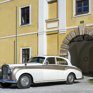 Vintage Bentley S1 SDN James Young built 1956 Vintage Bentley S1 SDN James Young built 1956