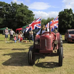 Vintage David Brown tractor giving rides Vintage David Brown tractor giving rides