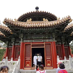 Visit to a traditional building with beautiful architecture Visit to a traditional building with beautiful architecture