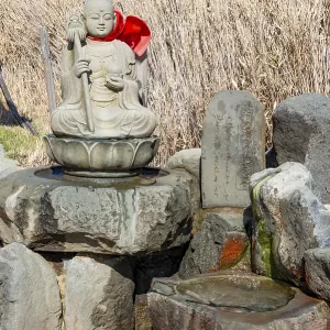 Warm spring water and Buddha statue