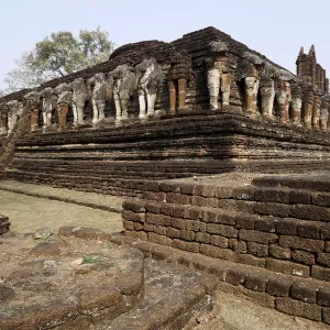Wat Chang Rob in the UNESCO World Heritage Site Kamphaeng Phet Historical Park Wat Chang Rob in the UNESCO World Heritage Site Kamphaeng Phet Historical Park