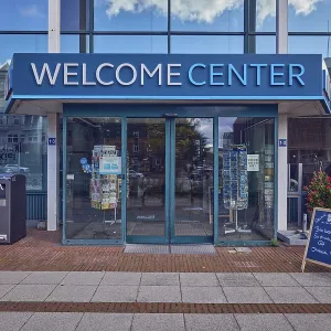 Welcome Center, entrance area, glass facade