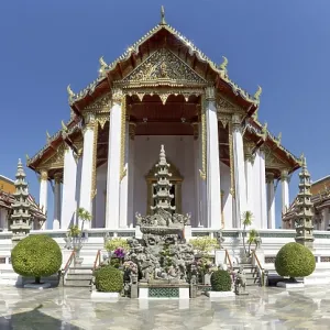 Wihan Luang (the Great Chapel is the centrepiece of the temple) Wihan Luang (the Great Chapel is the centrepiece of the temple)
