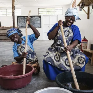 Women making soap, Seaweed centre Women making soap, Seaweed centre
