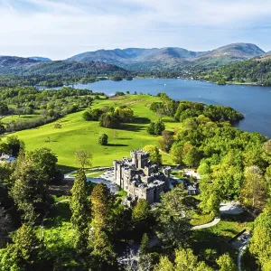 Castillo de Wray desde un dron, Lago Windermere. Castillo de Wray desde un dron, Lago Windermere.