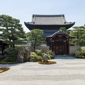 Zen garden in Kennin-ji, Kenninji Temple Zen garden in Kennin-ji, Kenninji Temple