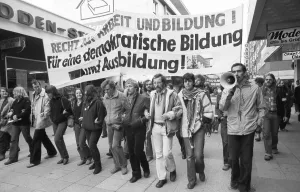 10, 000, called by the trade unions