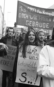 More than 10, 000 students demonstrated in Duesseldorf on 7 November 1974 for more Bafoeg