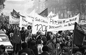 More than 10, 000 students demonstrated in Duesseldorf on 7 November 1974 for more Bafoeg