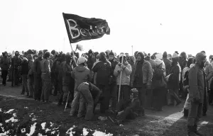 About 100, 000 demonstrators, peaceful and violent