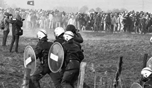 About 100, 000 demonstrators, peaceful and violent